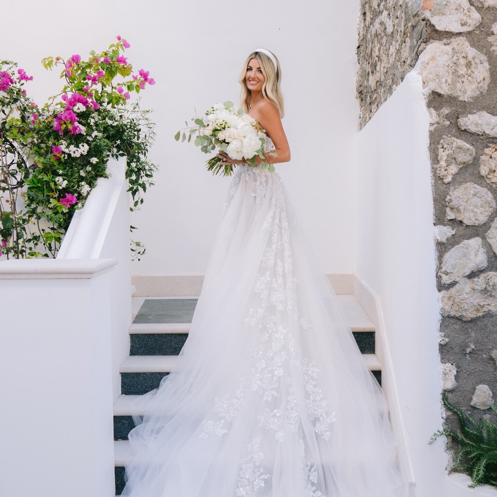 Galia Lahav
Almaz (customized gown)
Size 2 - Picture 3 of 10